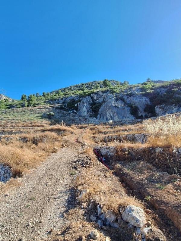 Carraire de montée vers la colline